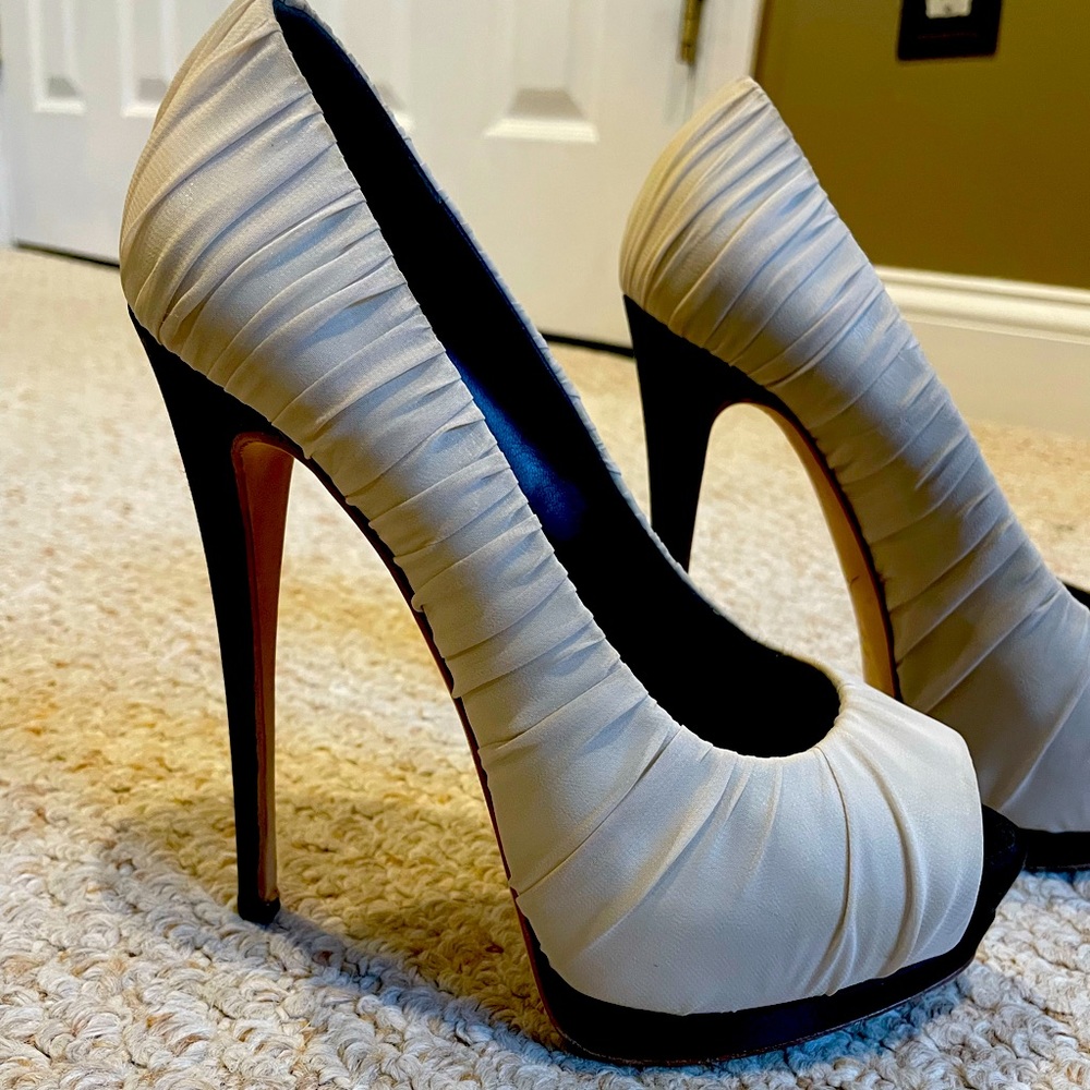 Giuseppe Zanoti peep toe heels size 37 EU/ 7 US. Chiffon Off-White Pump